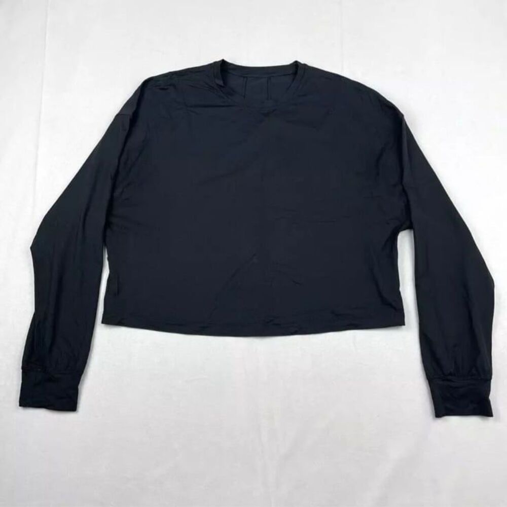 Women's Black Long-Sleeve Cropped Top
